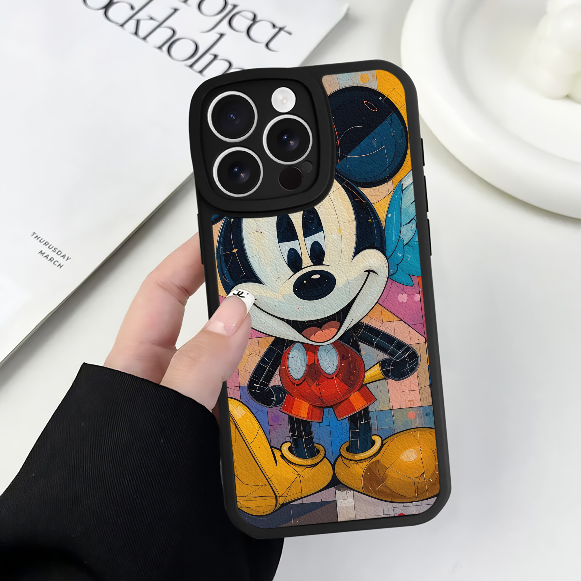 （画像用） ミッキーマウス Mickey Mouse 【iPhone 16シリーズ対応】シリコンスマホケース（レザー調） 材質：シリコン